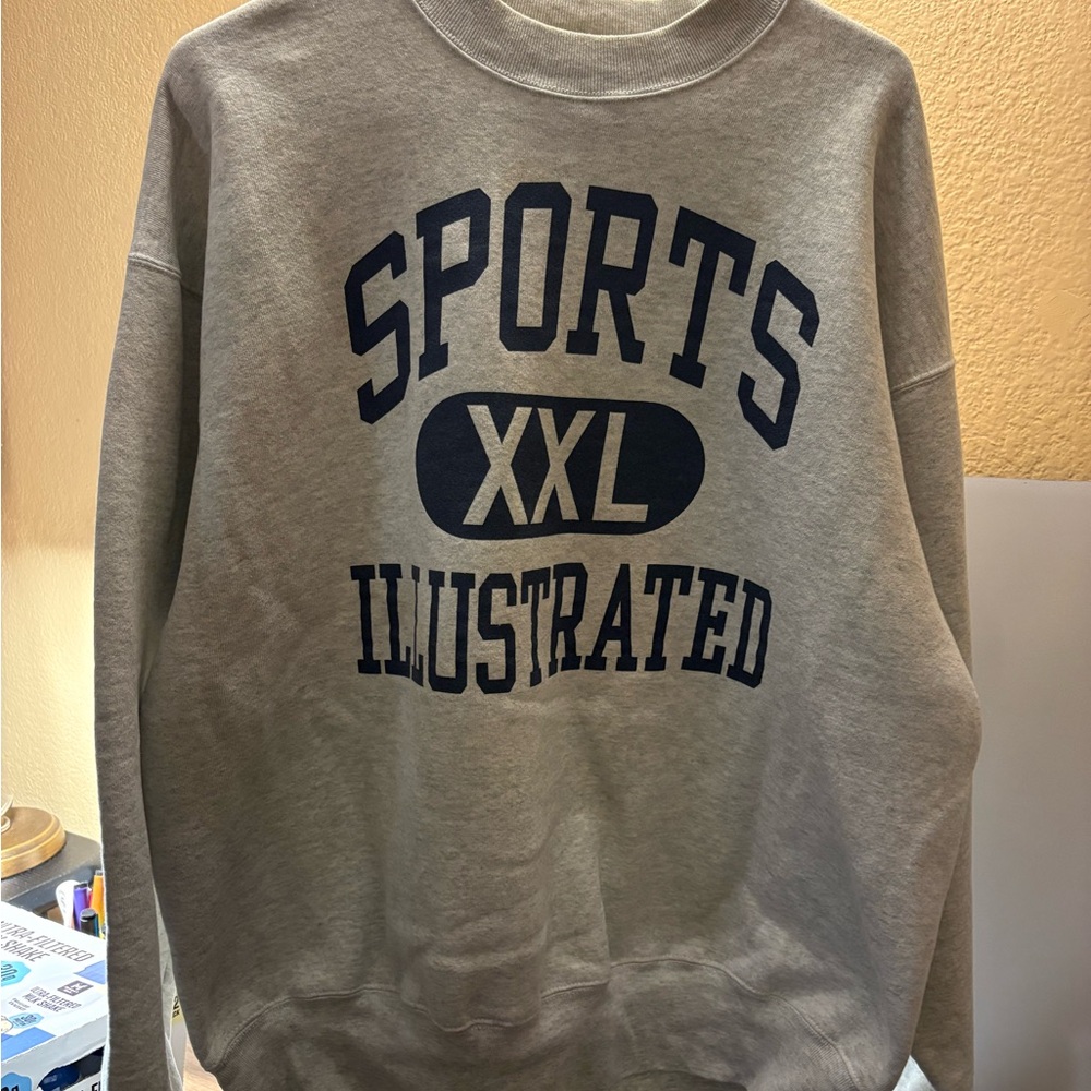 Fruit of the Loom Gray Crewneck Sweatshirt with Navy Graphic
